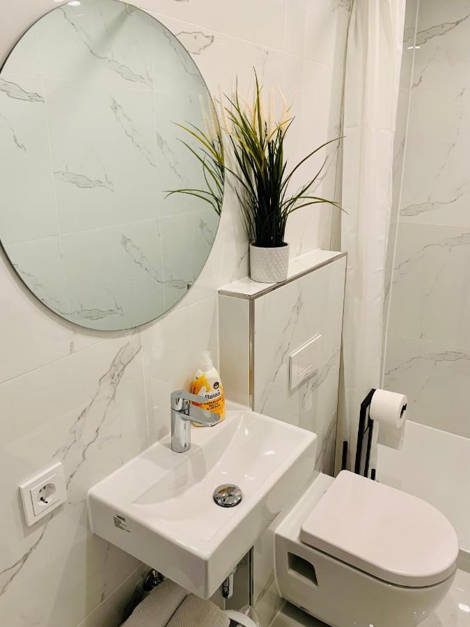 Gaestehaus Zur Uni Klinik Exklusives Apartment Mit Kueche Und Badezimmer Homburg  Exterior foto