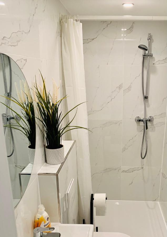 Gaestehaus Zur Uni Klinik Exklusives Apartment Mit Kueche Und Badezimmer Homburg  Exterior foto